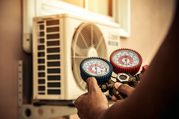 Professional Hvac technician working in Greenwood, LA